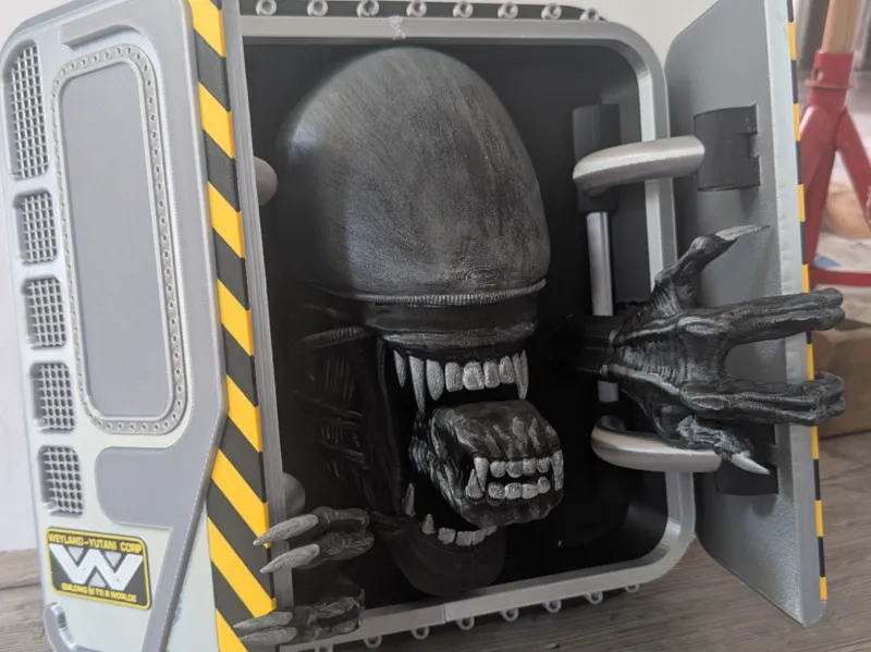 Alien Xenomorph Maintenance Hatch -Display Prop