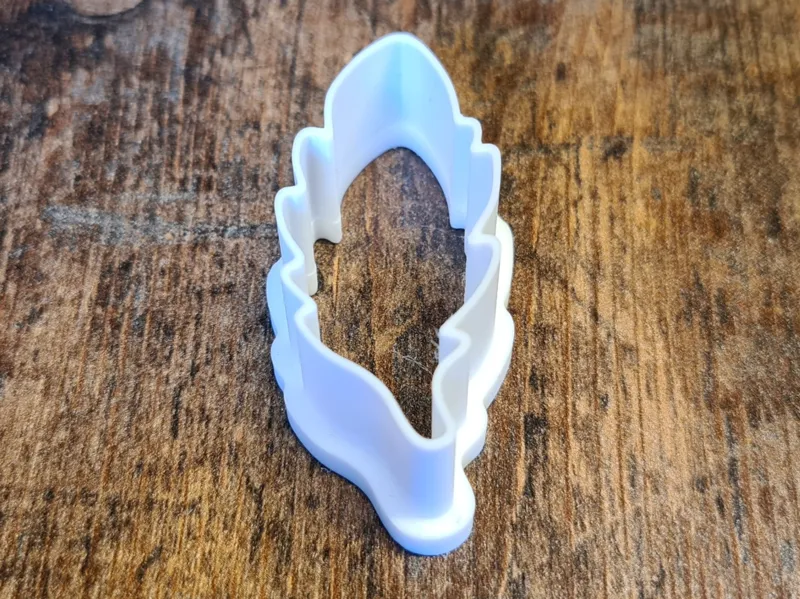 Easter: feather cookie cutter