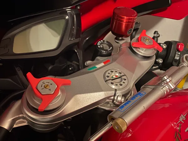 Réglages de précharge de fourche MV Agusta F3