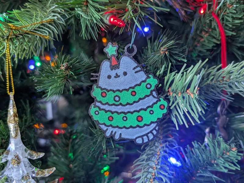 Christmas tree ornament Pusheen with garlands