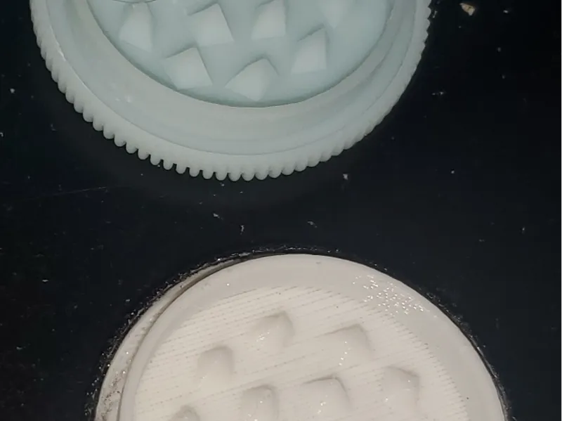 Oreo herb grinder 
