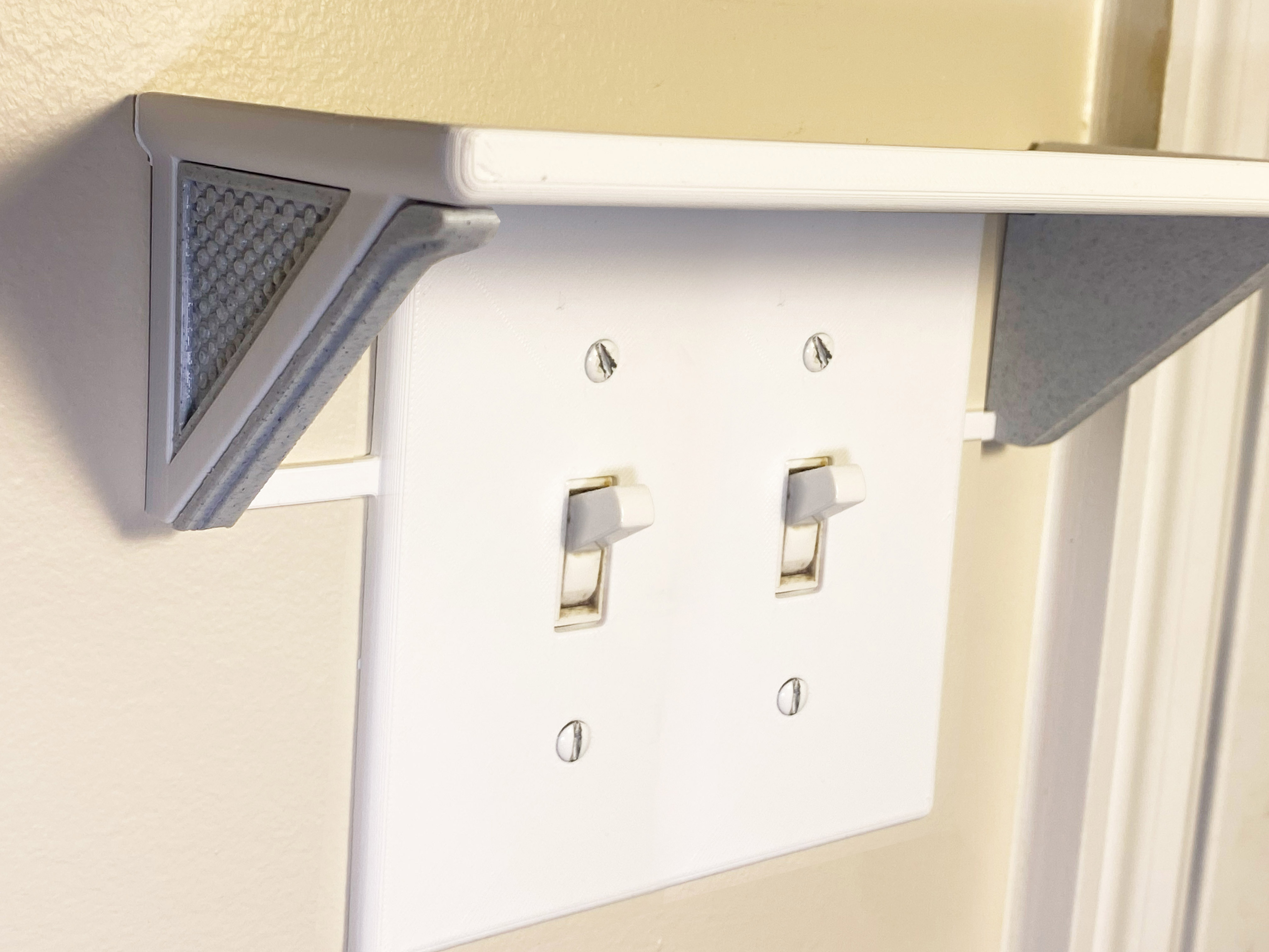 Miniatura 2 do modelo 3D Light Switch Shelf Plate