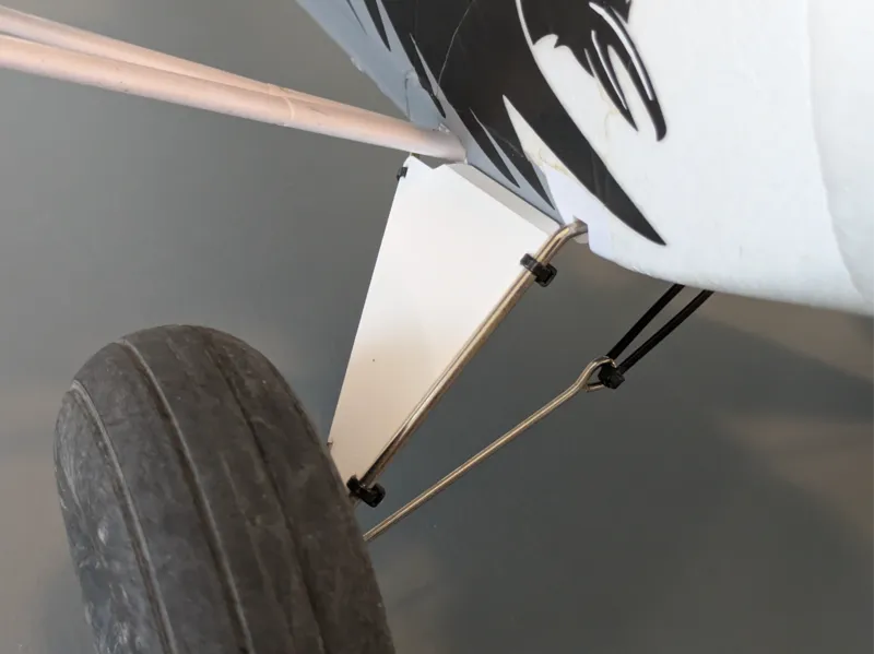 FMS PA-18 Super Cub 1300mm Gear Strut Fairings
