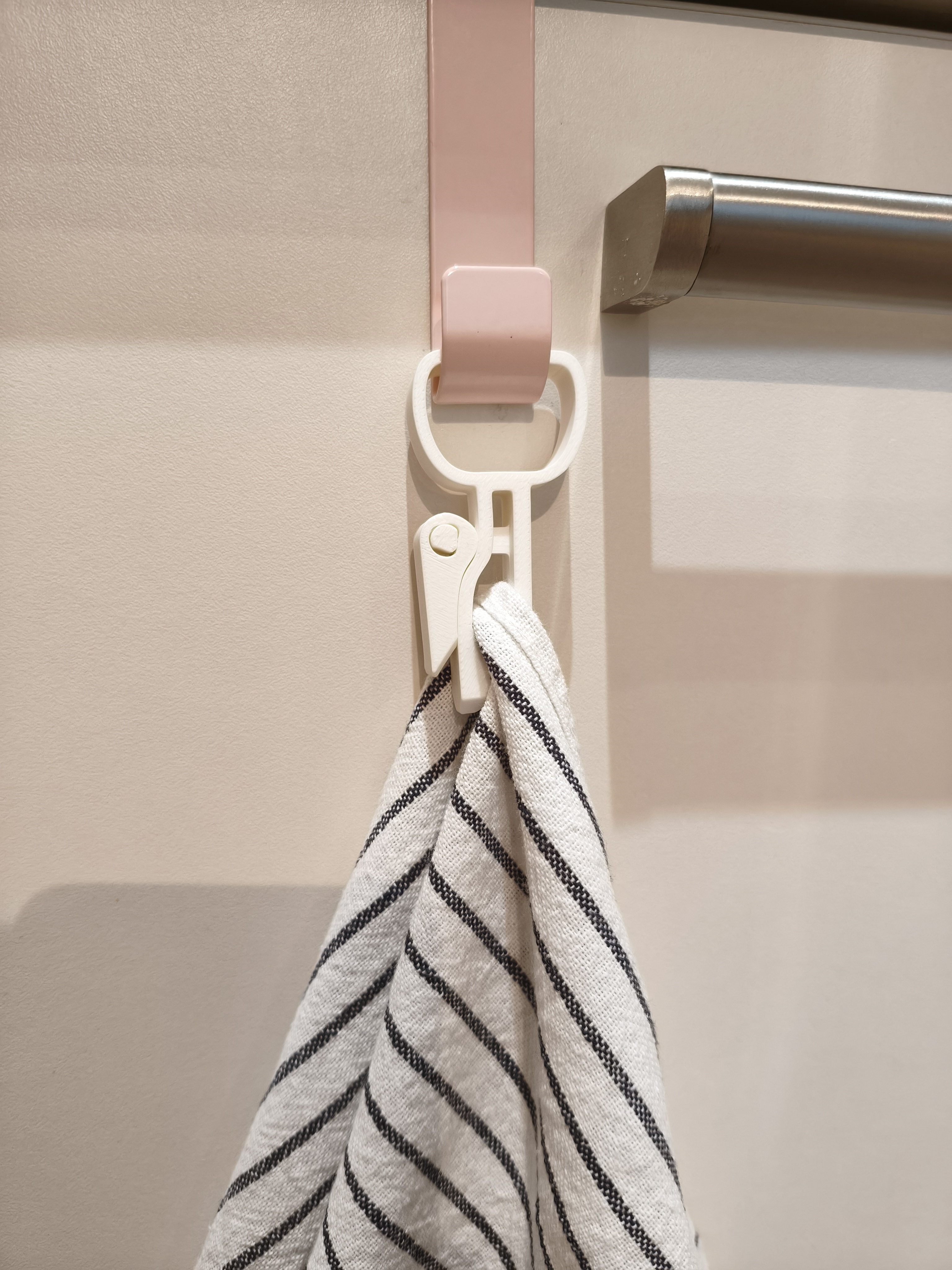 Miniatura 3 do modelo 3D Towel hook clip with Quick Lock/Release