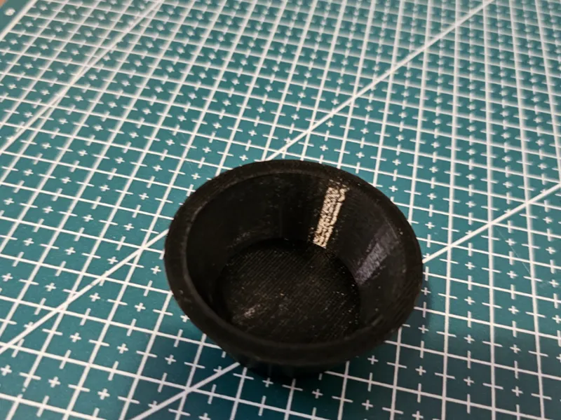 Small magnetic screw holder