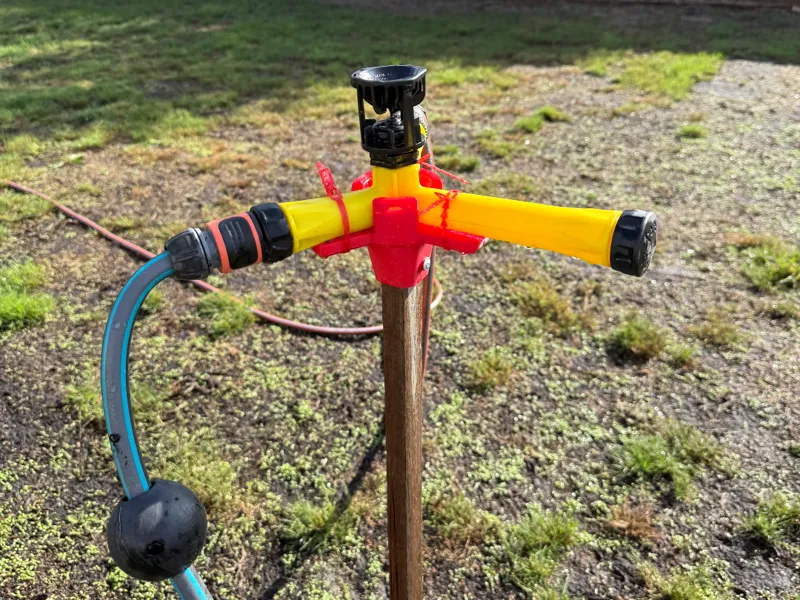"Wobble-Tee" sprinkler mount for wooden stake