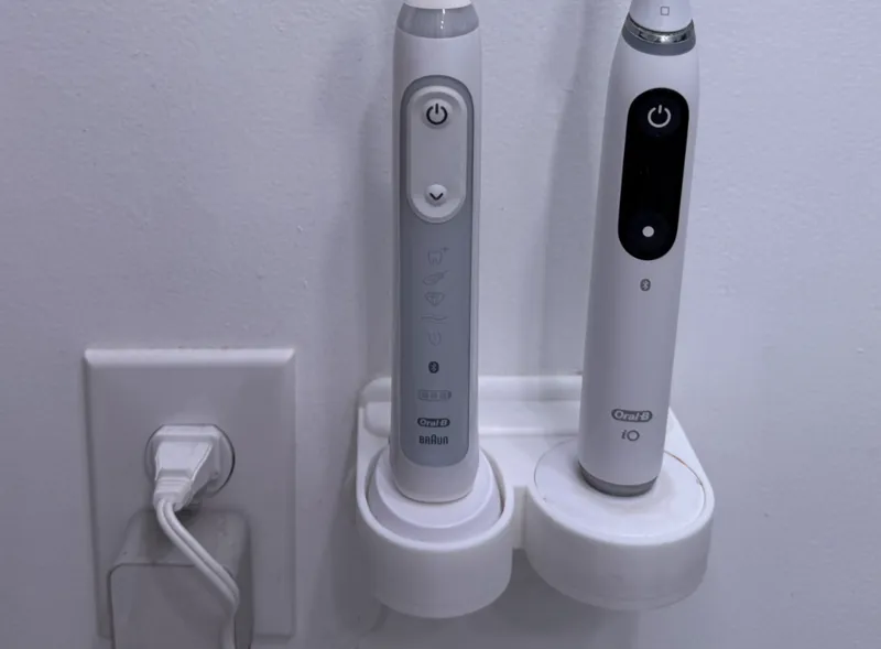 Oral B Toothbrush - IO & Regular - Wall Mount 