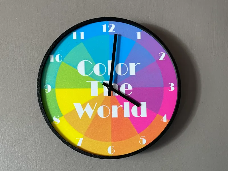 Horloge multicolore avec seulement 4 couleurs