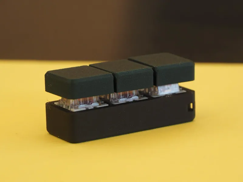 Mechanical keyboard fidget keychain