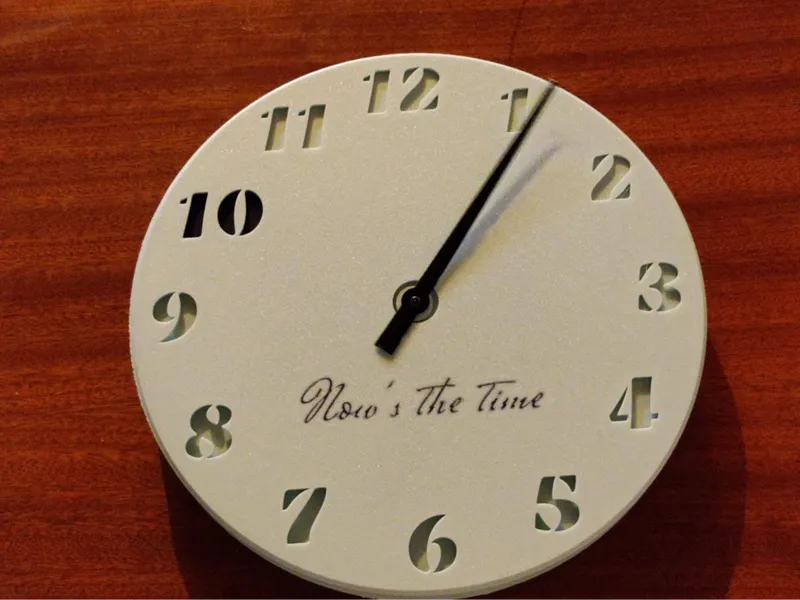 Single arm clock