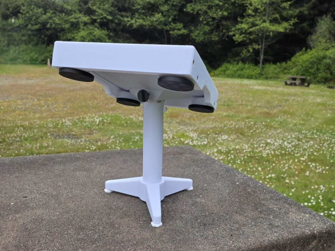 Starlink tripod stand with adjustable feet