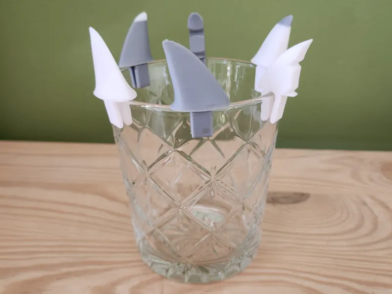 SharkTagz – Glass Marker for Cocktail Parties 