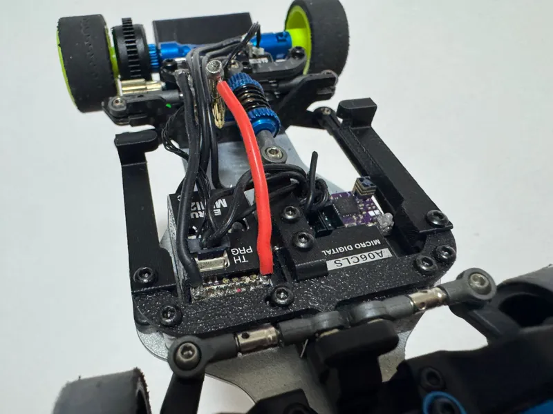 RC28R 3-in-1 Servo Brace Upper Deck