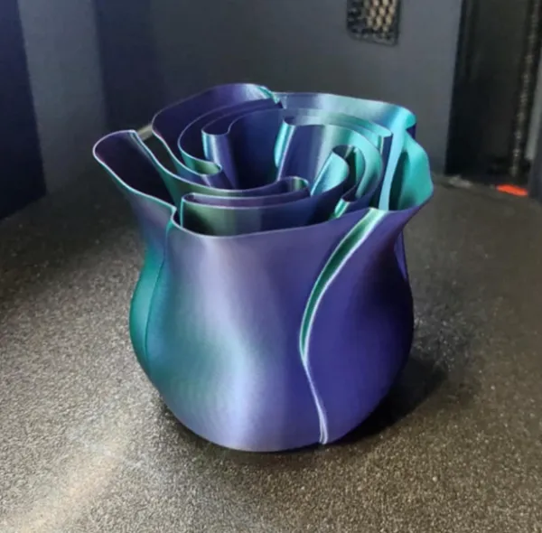 Vase en forme de rose