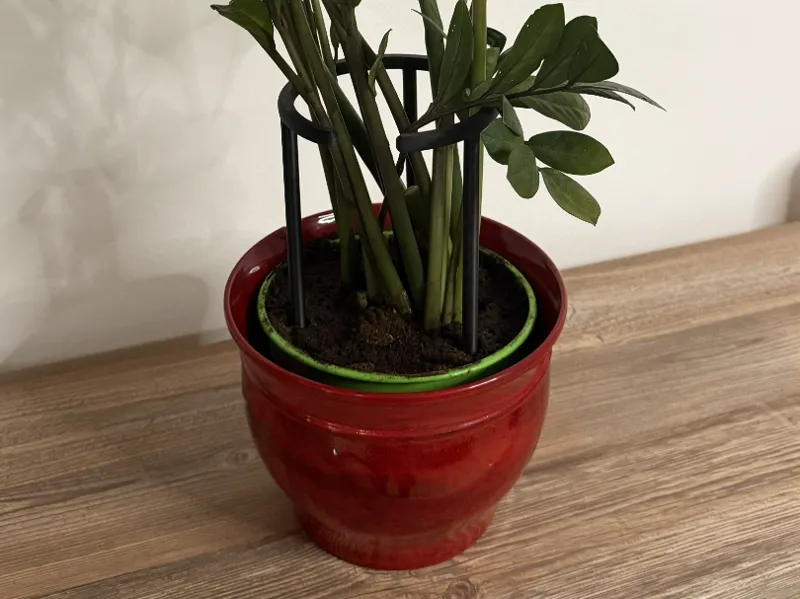 Stable Plant Holder