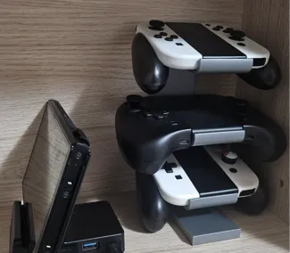Simple Triple Controller Stand
