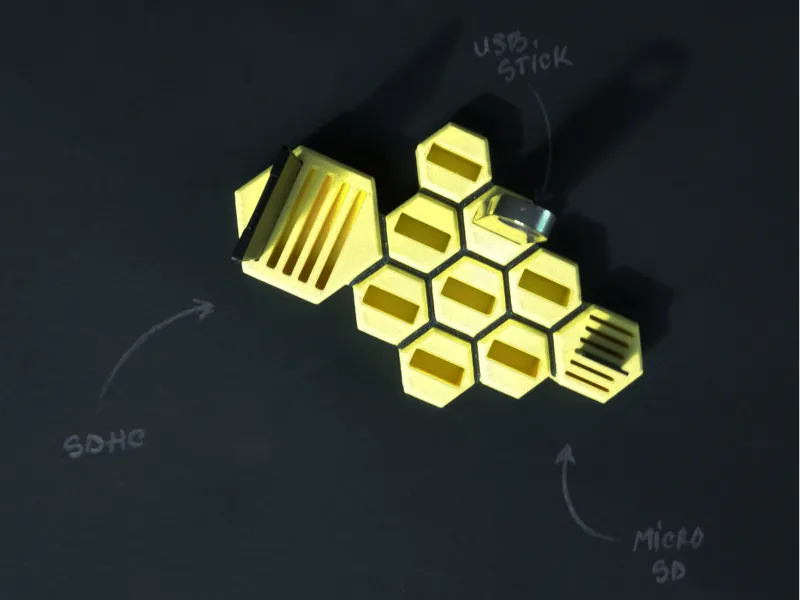 Hexa Data Organizer – Modular USB & SD Card Holder