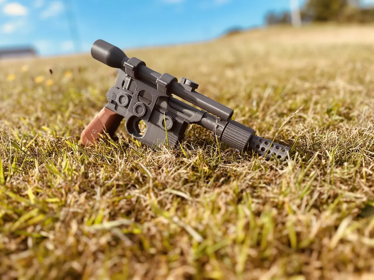 Han Solo DL-44 Blaster – Star Wars Prop Replica view 3