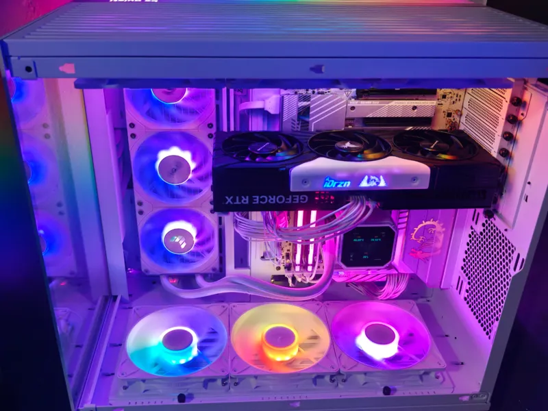 Gainward RTX 5080 Phoenix – Custom RGB Cover 