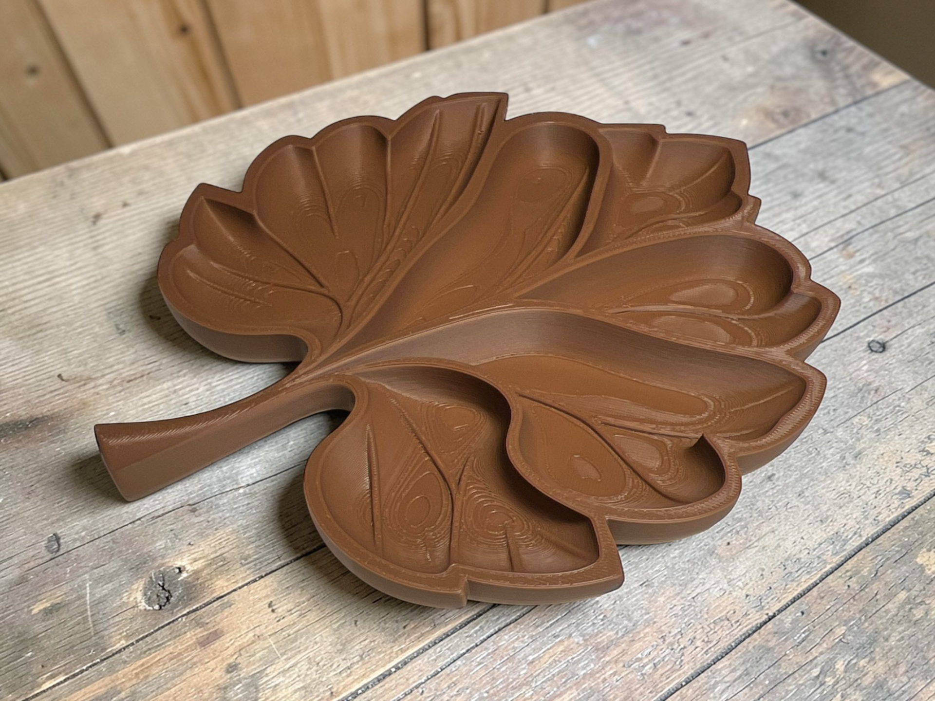 Decorative Leaf Tray – Elegant Nature Organizer