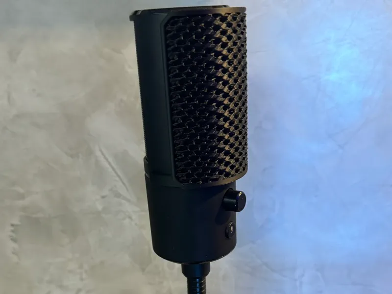 Parametric Pop Filter for Razer Seiren Microphone