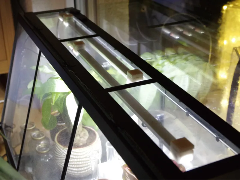 Magnetic fixture for generic growlights