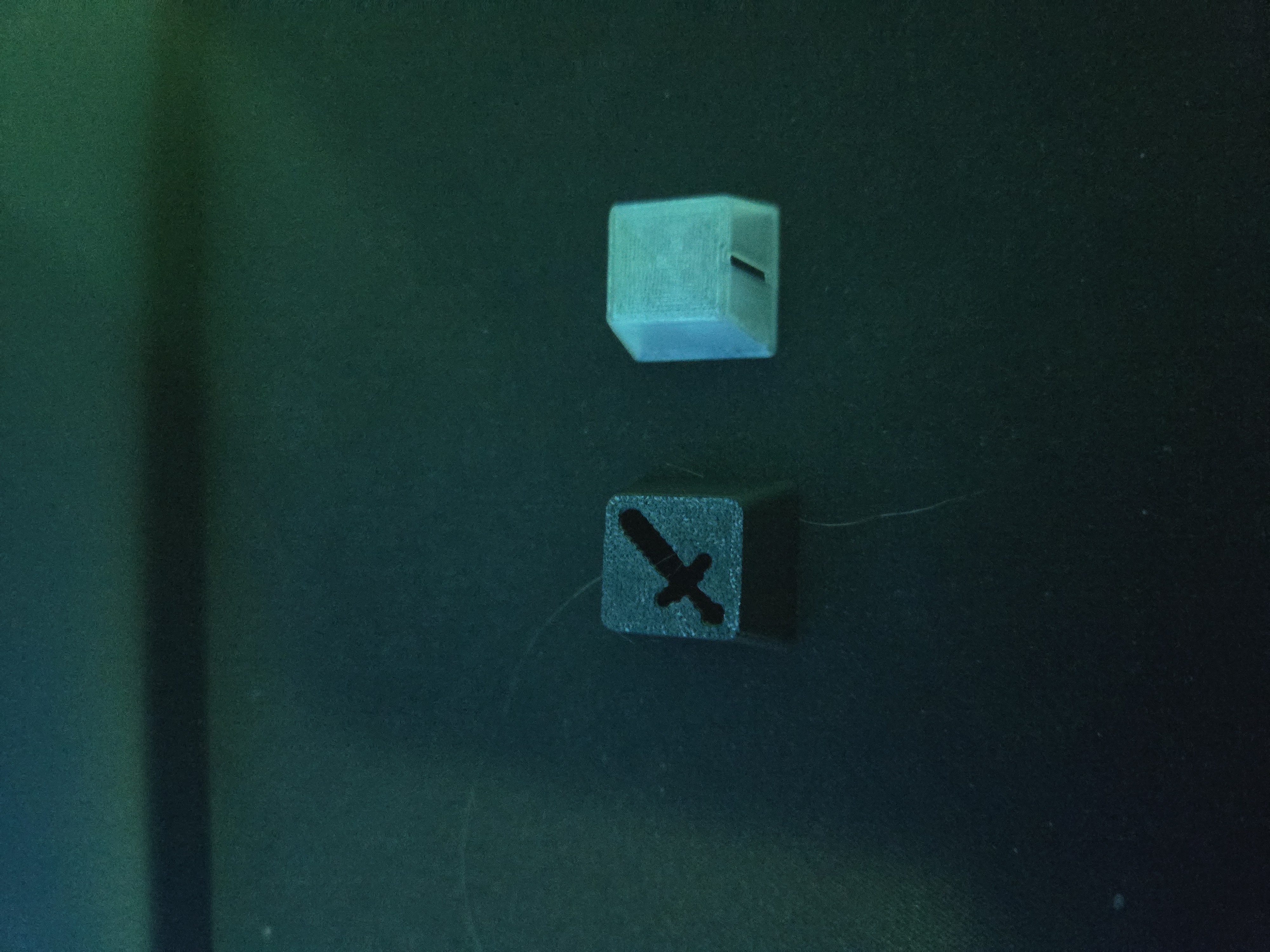 Miniatura 1 do modelo 3D Minecraft-Inspired Sword Keycap