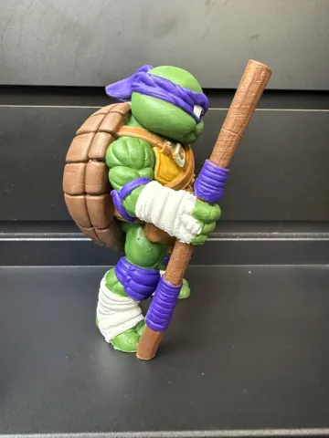 Figura decorativa: TMNT Donnatello Donnie Chibi — vista de referencia 4