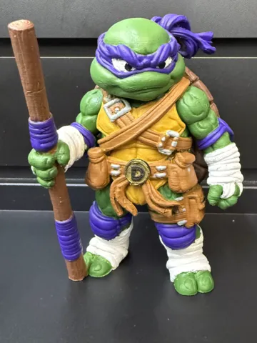 Figura decorativa: TMNT Donnatello Donnie Chibi — vista de referencia 2