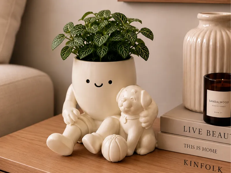 Petit pot de fleur mignon avec son chien