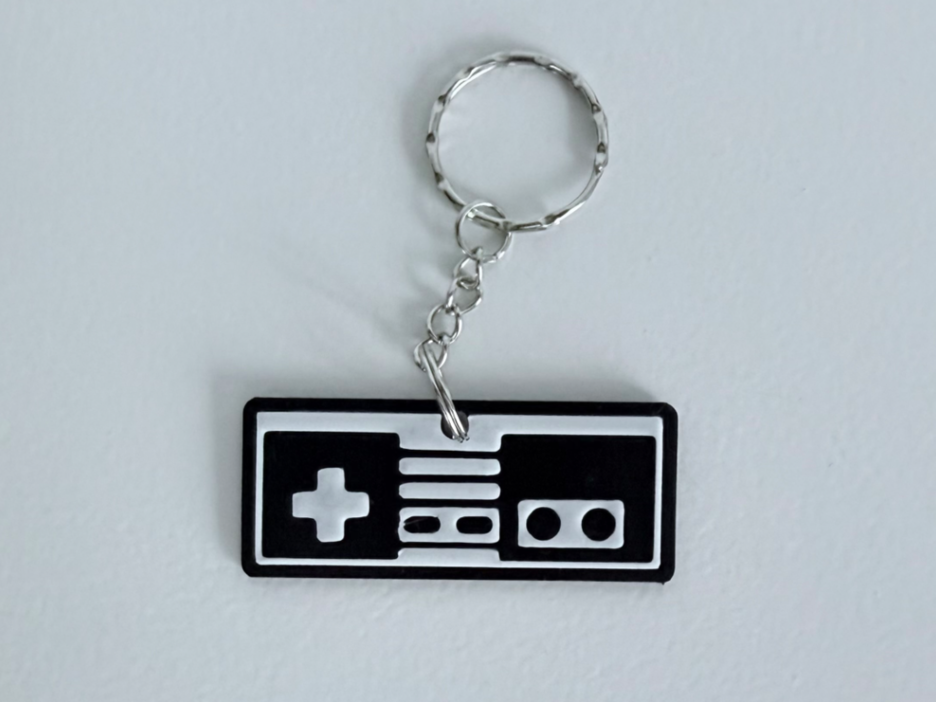 Retro NES Controller Keychain – Classic Gaming