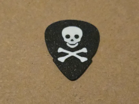 médiator tête de mort