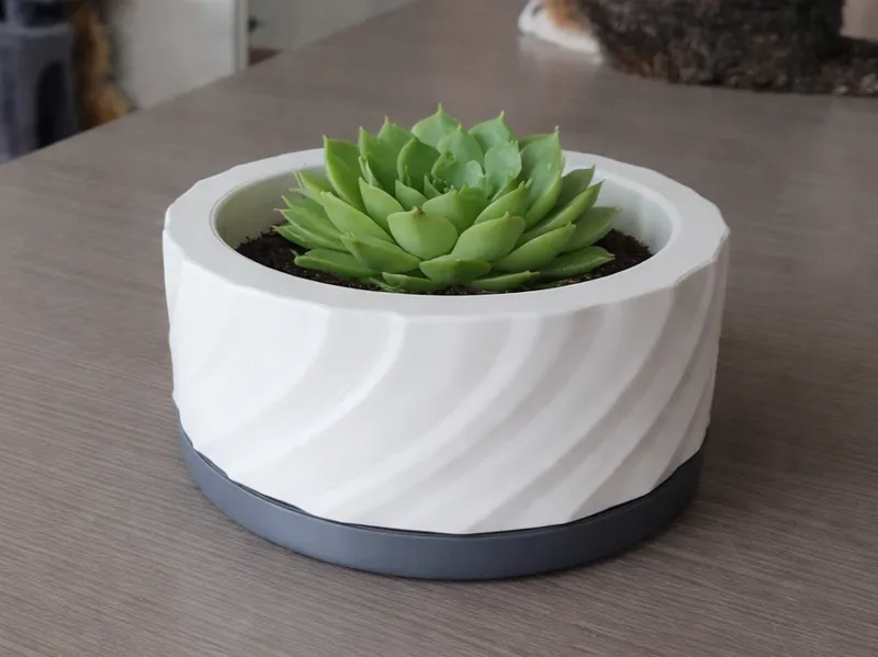 Minimal Two-Tone Plant Pot