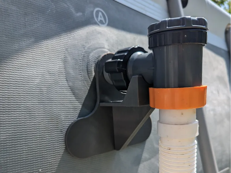 Parametric pool pipe support