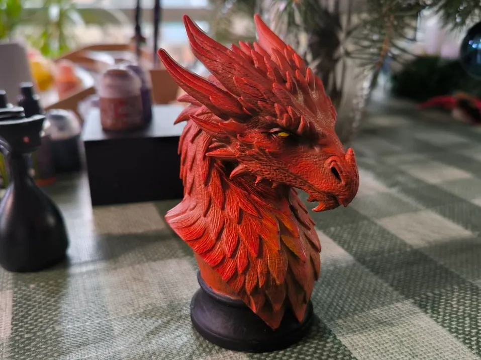 Dekorative Sammlerfigur „Roter Drache“ im Sonderdesign