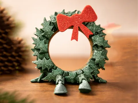 Articulated Christmas Wreath with Hands & Feet