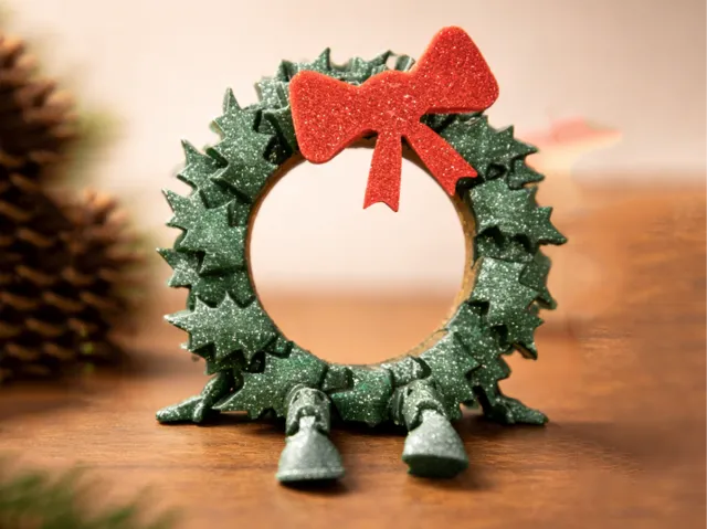 Articulated Christmas Wreath with Hands & Feet