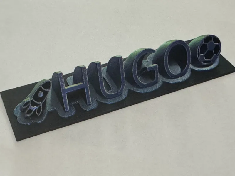 Cartel con el nombre de Hugo