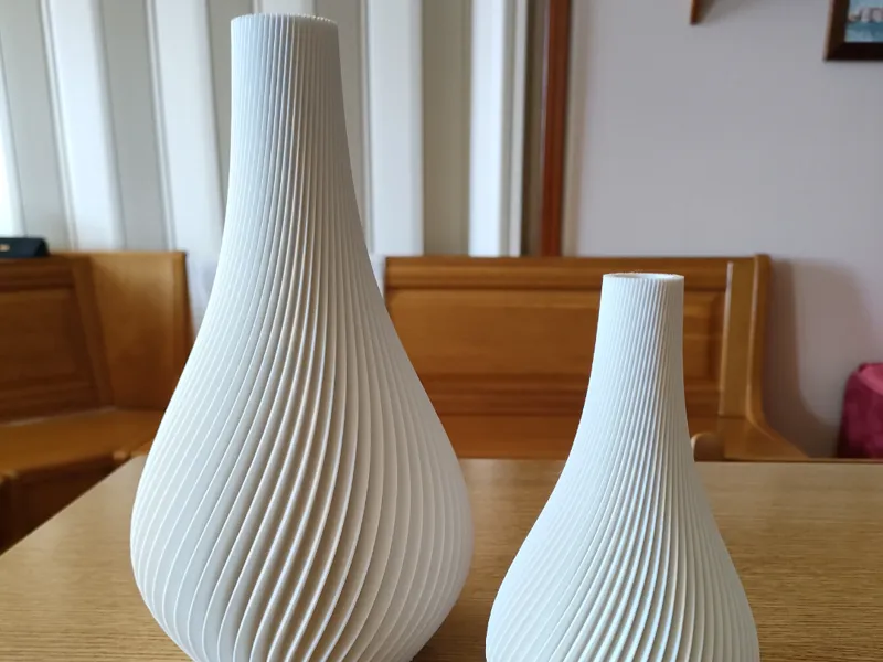 Twist vase 24cm height