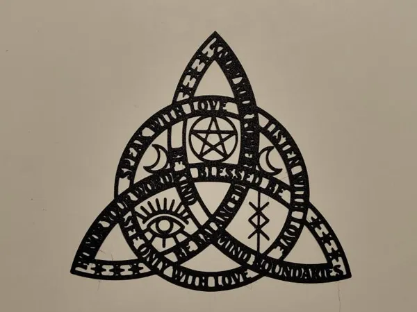 Triquetra celtique en décoration murale