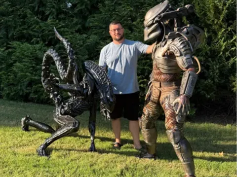 Modelo para impresión 3D: Life Size AVP- 6ft tall Printable Predator Model! — referencia de MakerWorld