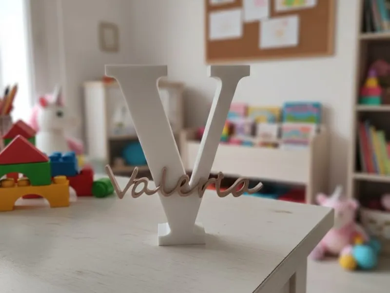 V + Nombre Valeria en relieve