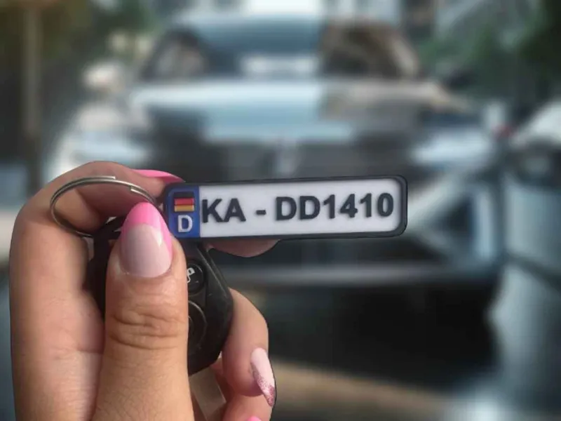Car license plate KEYCHAIN with Flag