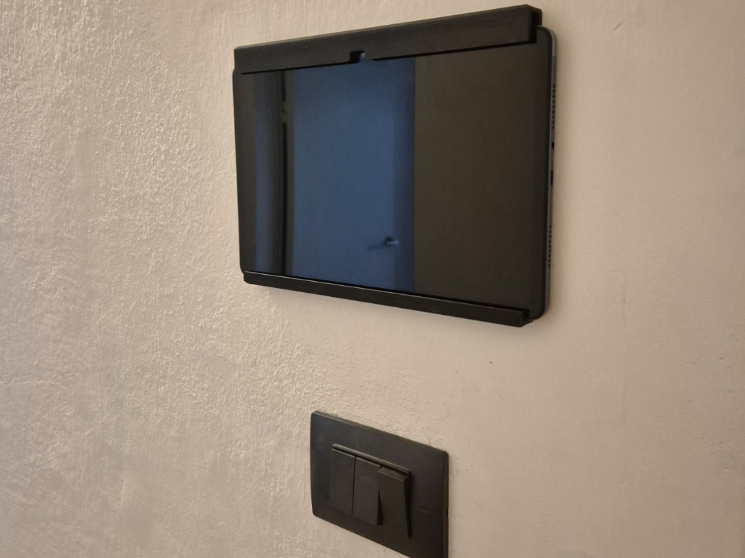 Tablet Wall Mount con sgancio rapido