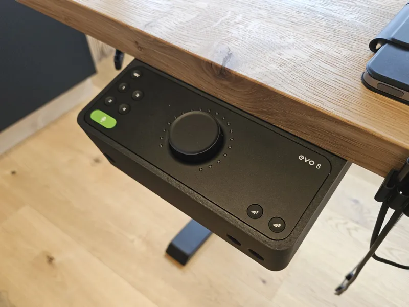 Audient Evo 8 desk mount