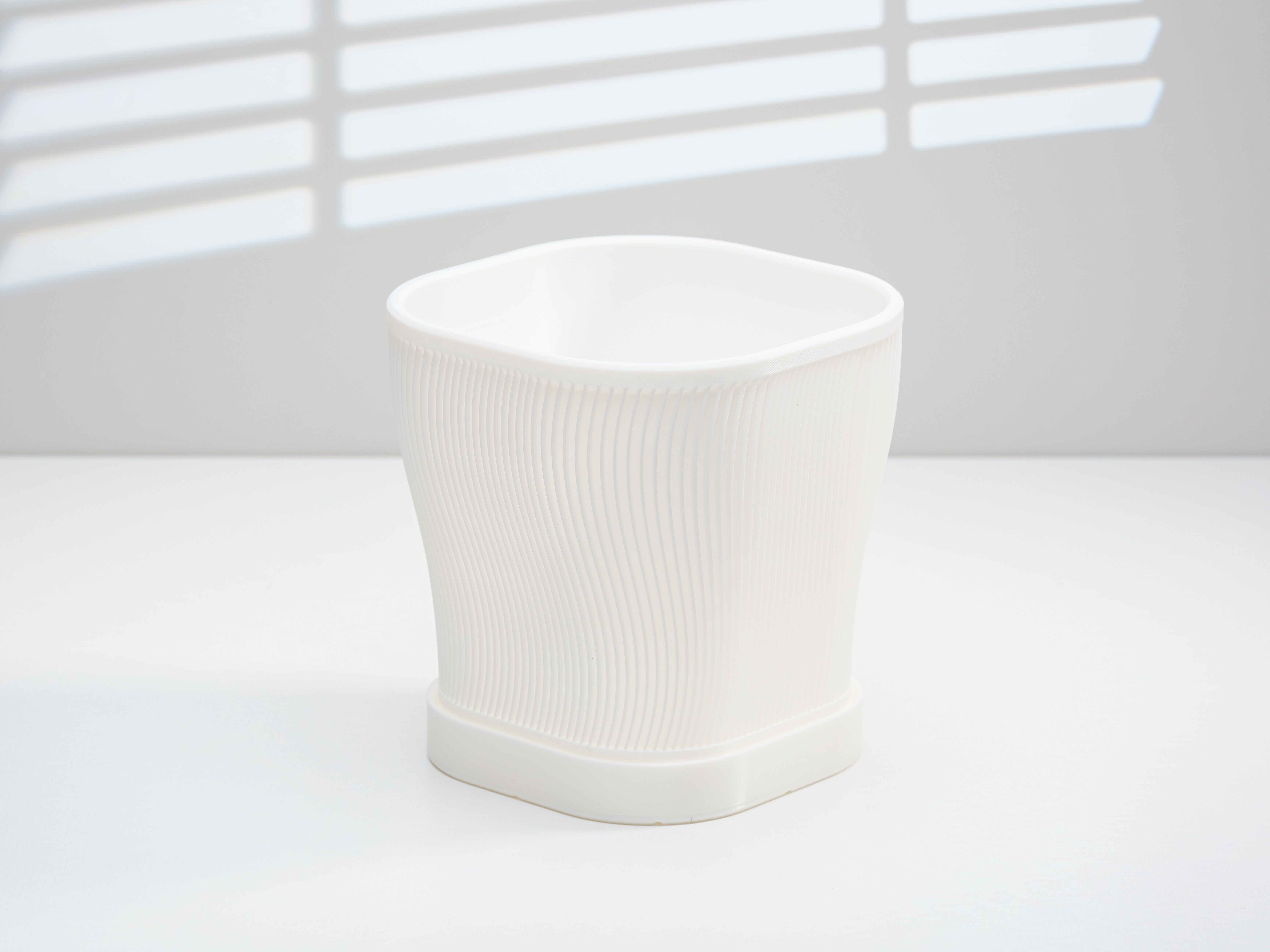Miniatura 3 do modelo 3D 打印速度快的带排水孔现代简约风格花盆