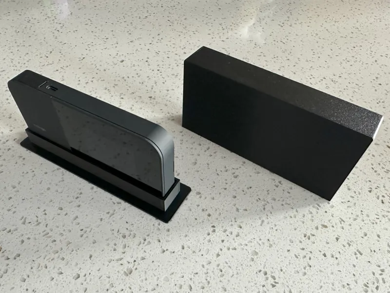 V2 Inseego MiFi X PRO 5G M3000 Stand With Cover
