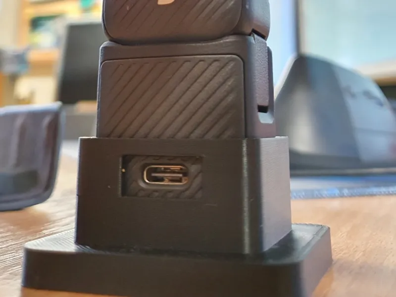 DJI Osmo Pocket 3 stand bigger USB holes