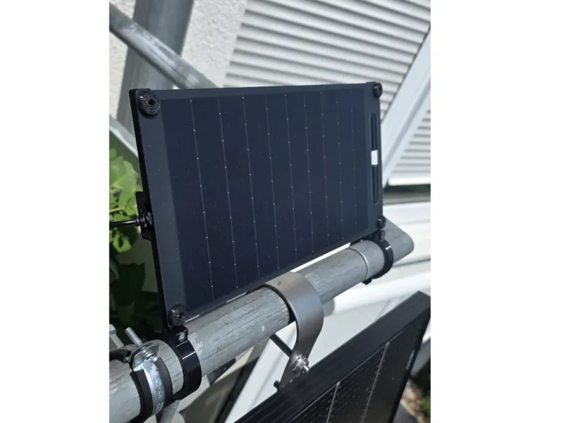 Halter für Rohr Re-Load 10W Solar Panel Action