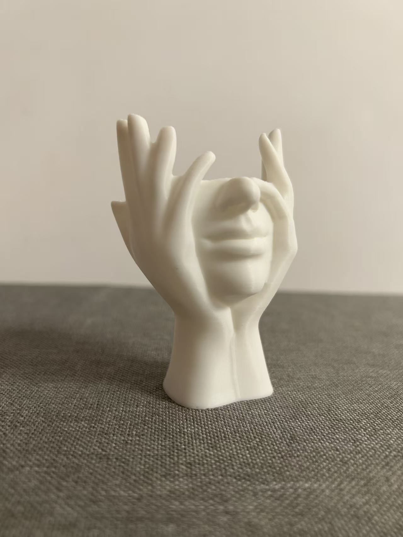 Miniatura 4 do modelo 3D 抽象双手造型摆件北欧创意人脸艺术摆件ins风桌面收纳盒装饰绿植盆栽插花干花盆收纳筒人脸烛台花瓶烟灰缸